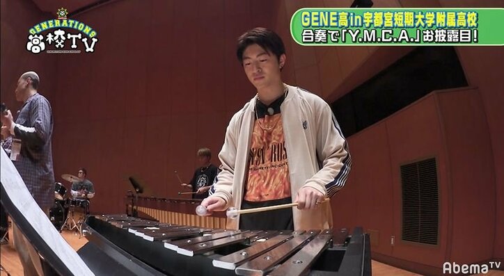 片寄涼太が『GENE高』で自慢のピアノを披露！生徒たちもうっとり