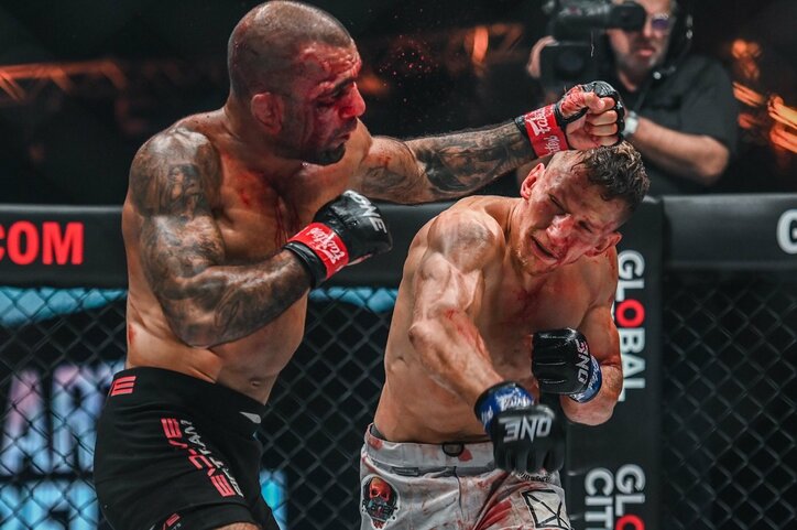 腕が折れそうでも止めないレフェリーに戦慄 まさかの展開に「結構危険だと」実況困惑