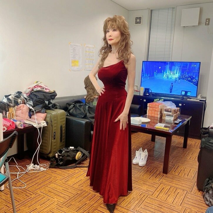 【写真・画像】 小柳ルミ子、約40年前のドレスを着用した姿を公開「素敵」「抜群のスタイル」の声 　2枚目