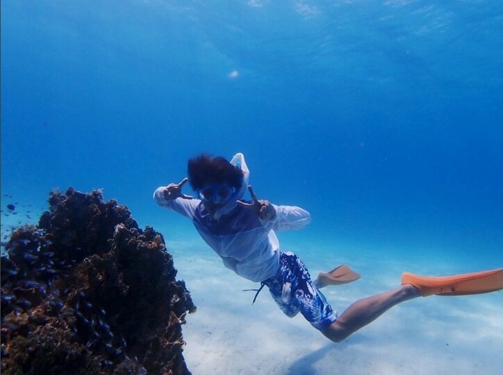 杉浦太陽、シュノーケリング中の水中写真を公開「ウミガメさんにも遭遇」