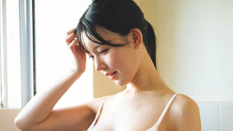 大手IT企業の現役社員 木村絵里子が解き放つ“超絶ボディ” 『週プレ』グラビア初登場