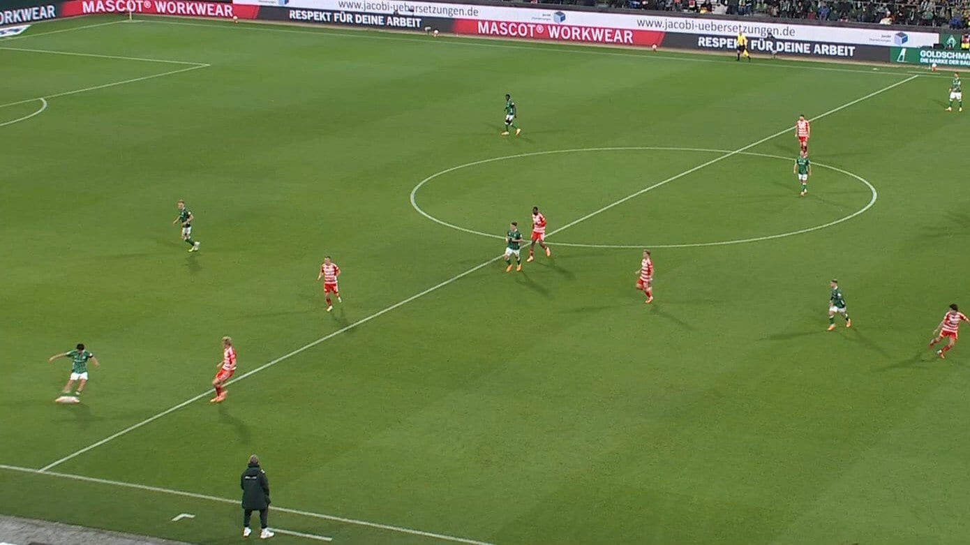 【映像】オフサイドスレスレの圧巻ロングパス