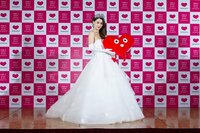 ダレノガレ明美、3億円のティアラに感動　純白のウエディングドレス姿を披露「プリンセスみたい」