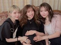 益若つばさ、“くみっきー”舟山久美子の安産を祈願 菅野結以も含めた『Popteen』出身メンバーの“集合ショット”に反響