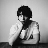 福士蒼汰、リモート撮影したモノクロショットに「いつも以上にイケメン」「ほんっっっとに目の保養」とファン歓喜