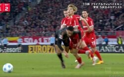 強すぎだろ！ 堂安律、ドイツ代表MFのドリブルを吹っ飛ばす！「鬼メンタル」 イエロー覚悟の“強烈タックル”炸裂「むしろいいファウル」