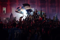 歓喜のナポリで悲劇…優勝決定後に死傷者発生