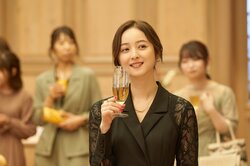 佐々木希がバツイチから再婚へ？ 相手は高級車乗りの年上男性「幸せになるにはそうするしかない」『アイのない恋人たち』