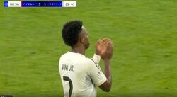 「いい加減にしろよ！」ヴィニシウス、“まさかの謎行動”が物議を醸す「皮肉だろ」「誰にやってる？」失点直後のパフォーマンスが話題に