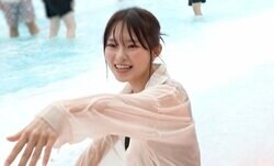 元“2児のシンママアイドル”藤咲凪、娘たちとプールを満喫「子どもがいるから頑張れる」