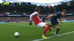 ここでつなげんのか！伊東純也、爆速ドリブル中に足払いされ大転倒も直後の技ありパスに脚光「すげえ粘り」「あきらめない」