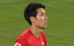 鎌田大地、左足でもエグい威力と精度！強烈すぎる「低弾道ミドルシュート」　ゴールポストを僅かにかすめてマイクに直撃