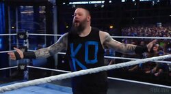 屈強レスラー、コアラを連れて会場入り 笑撃のギャップに「えええw」「コアラw」「かわよ」ネット騒然