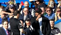 また“誤審”か…「ジョークみたいなPK判定」でDF退場→ブチギレ暴言監督もレッドカードを食らった一部始終！ 解説者はチェルシーFWを「いとも簡単に倒れた」と断罪