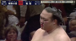 稀勢の里、流血の激闘を制する！　魁聖を寄り切って“全勝死守”に甲山親方「今場所危なげなく勝ったのは初めて」