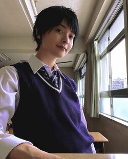 上坂すみれが爽やかイケメンに大変身！フォトブックの男装ショットに「絶対モテますやん」の声