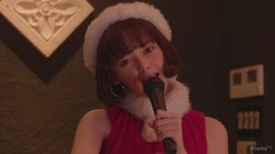 玉城ティナがセクシーサンタのコスプレで登場！会社の先輩を悩殺？（AbemaTV）