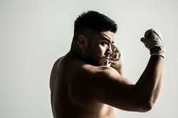 「日本選手には不可能」とされた別世界“ヘビー級頂点”への挑戦 28歳の豪腕・但馬ミツロが歩む“いばらの道”と希望の光