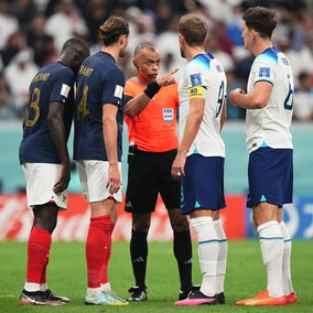 「酷い。トップレベルを知らない」イングランド対フランスで酷評されたブラジル人主審がＷ杯決勝も裁く？
