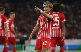 「かわいい」普段野菜を食べない堂安が試合後のサラダを食べる姿が反響「文句言わず食べます」