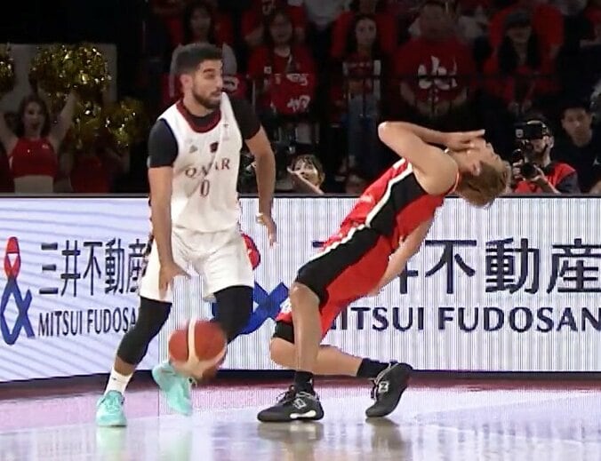 倒れ込む西田優大