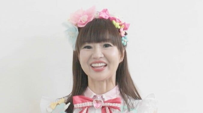 【写真・画像】美脚が話題の“奇跡の57歳”女性芸人、楽屋でも欠かさない“太もも＆ヒップアップ” 「なかなかできない」の声　1枚目