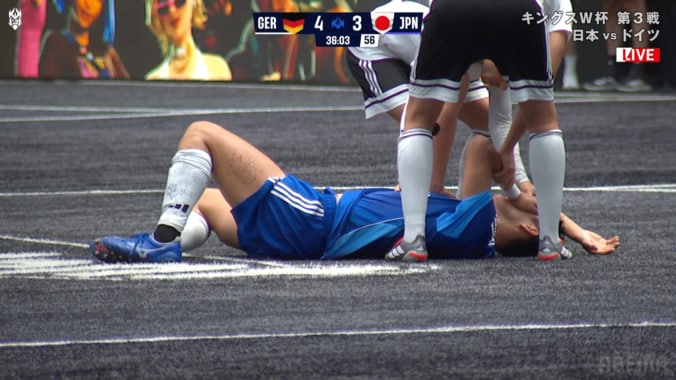 「頭にヘッドバッドすな！」日本代表MFに出血アクシデント…「めちゃくちゃ痛そう」「大丈夫か？」ファンが怒り＆心配【キングスW杯】 4枚目