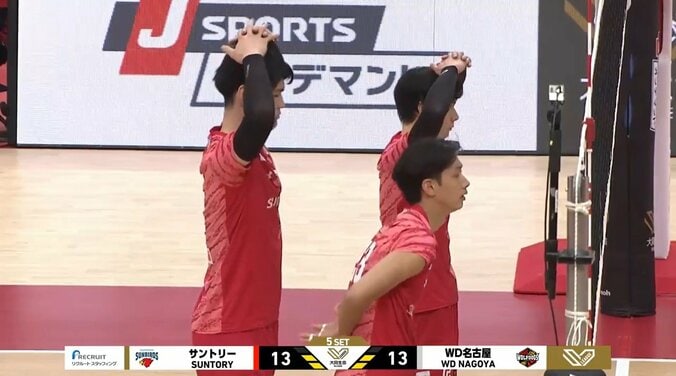 髙橋藍（写真奥）