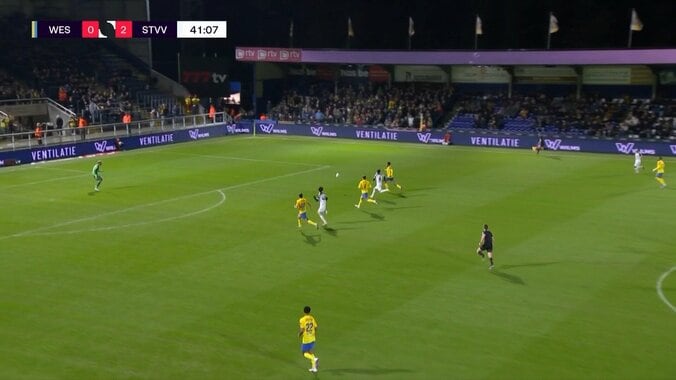 「完全に覚醒モード」日本人コンビがベルギーで大爆発！「マジで圧巻」20歳の猛烈プレス＆的確パス→24歳が流し込む 3枚目