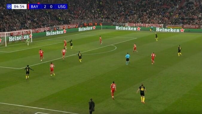 なんでそこに！？ 伊藤洋輝、目を疑う“まさかの神守備”「素晴らしい」天才的な“先読み”→難しいボールをクリア…解説者も称賛 5枚目