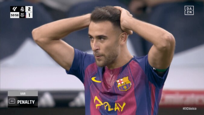 PK判定に頭を抱えるE・ガルシア