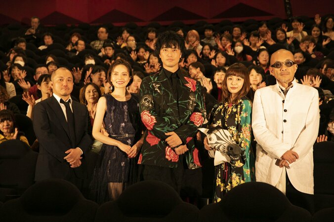 ベッキー、麻雀に明け暮れた日々を振り返る「ベッドの横に雀卓」 8枚目