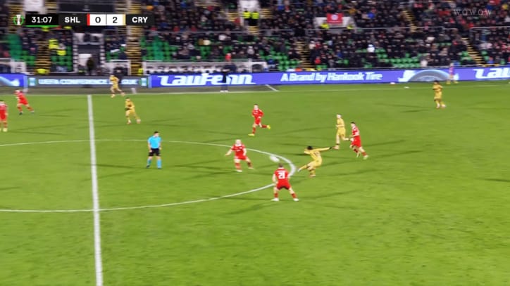 【写真・画像】「天才だ」鎌田大地が“美しすぎるダイレクトパス”でプレアシスト！「まさにピンポイント」「格が違う」現地実況＆ファンが大絶賛　1枚目