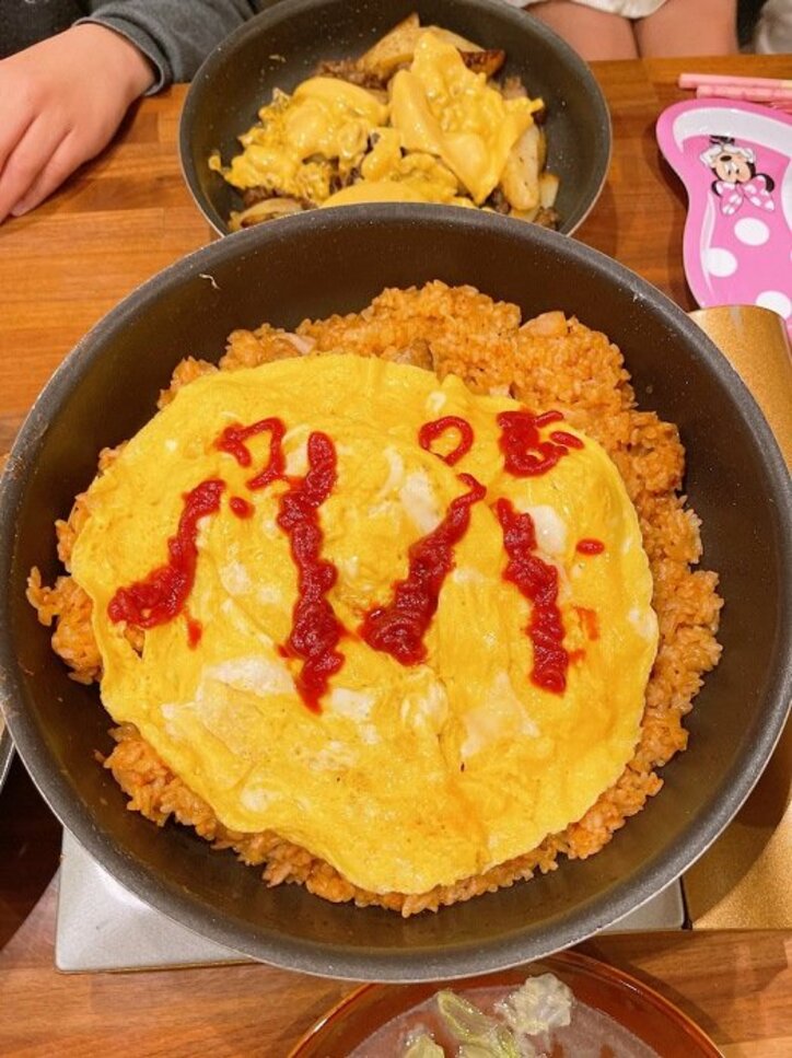 みきママ、6歳娘が夫に料理を作る姿を公開「感激」「愛情たっぷり」の声