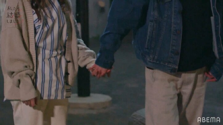 中田圭祐、川島海荷の手をとり恋人繋ぎ!そのまま自分のポケットに…帰り道で急接近『私たち結婚しました3』第3話