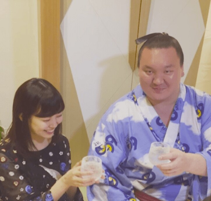 元NMB48渡辺美優紀、白鵬との貴重な2ショットを公開