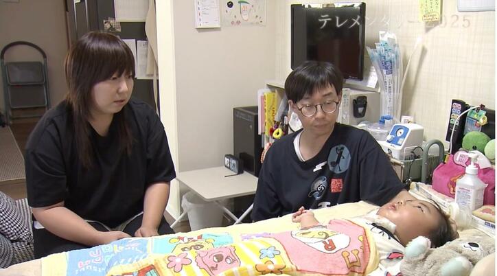 母・緋沙子さん（左）、父・翔さん（中）、凰ちゃん（右）