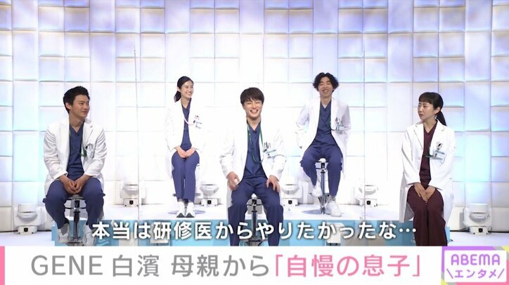 「自慢の息子亜嵐へ」白濱亜嵐、母からの手紙に照れ笑い 記者会見でサプライズ