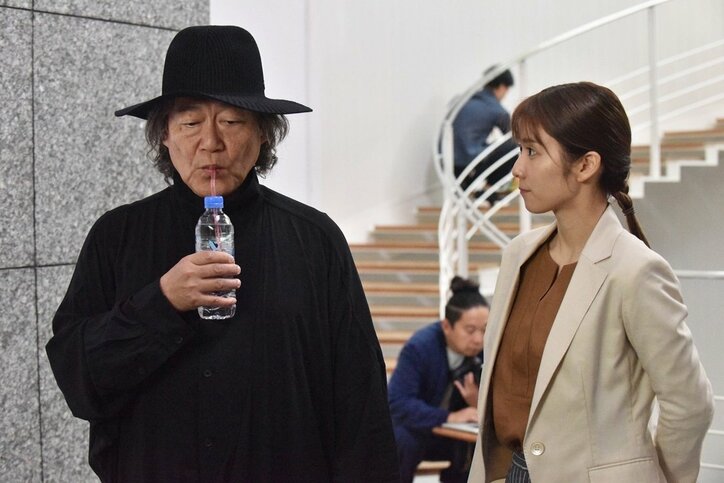 大泉洋が命名！渋すぎ“オーラ怪獣”佐藤浩市らの『騙し絵の牙』新・場面写真解禁