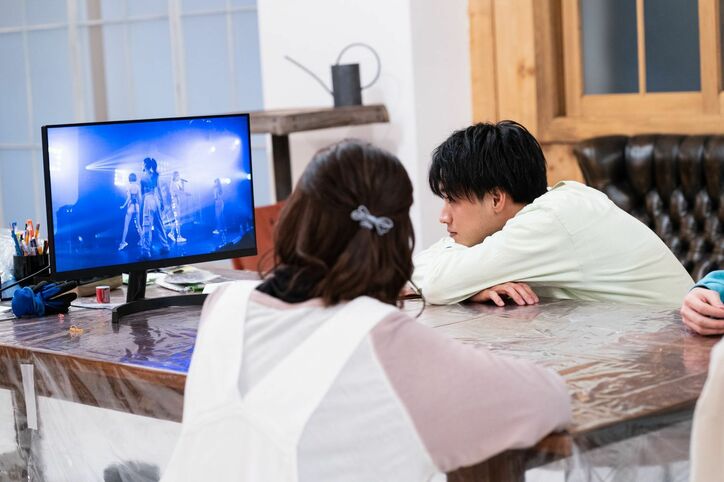 Taki、Hinaに相談し井上想良へ初の月LINE！川口葵は複雑な表情に…四角関係勃発か？『恋オオカミ』第3話