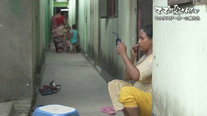「それでもママに愛されたい」世襲セックスワーカーの街に生きる少女たち