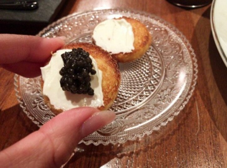 辻希美、母の日イブに杉浦太陽とディナーデート キャビア堪能「ウマし」