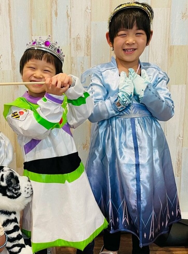 ココリコ 遠藤の妻 田村淳の娘のドレスを着る息子達 意外に似合ってる 話題 Abema Times