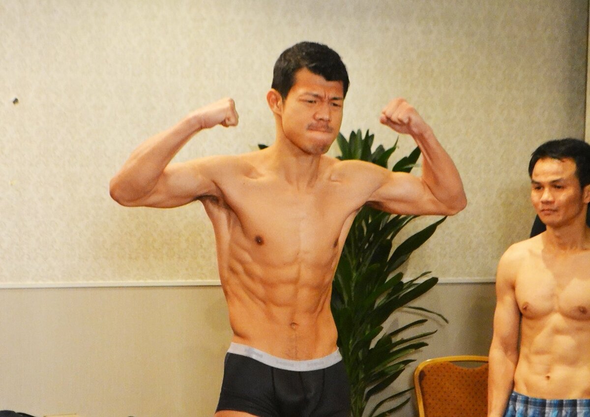 亀田興毅、5.5ポンサクレック戦の前日計量「魂をぶつける試合を