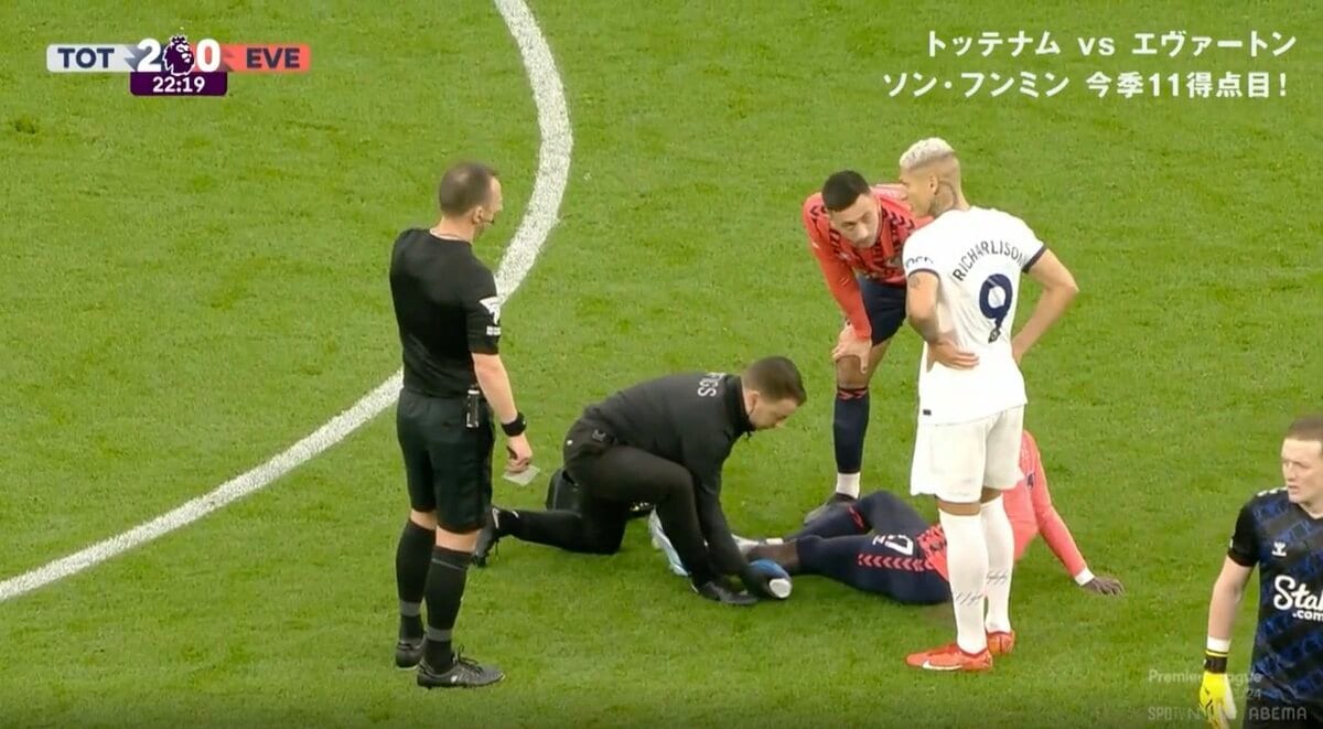 スタジアム騒然！「怪物かよ」「強すぎるだろ…」 背後から