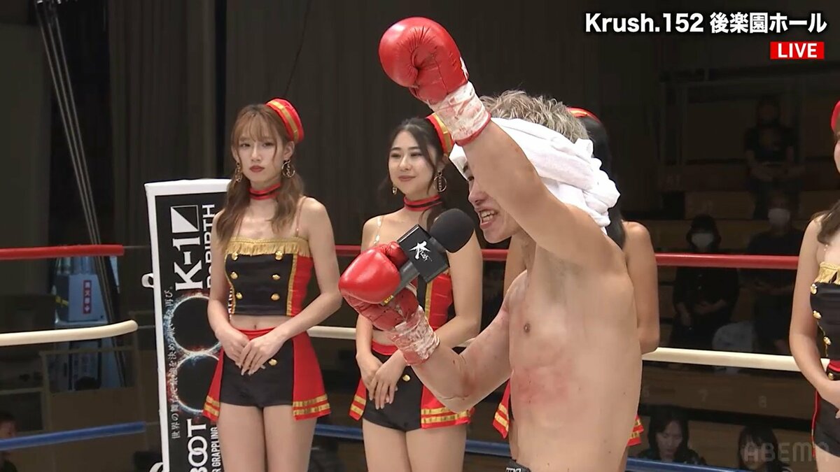 ラウンドガールが“ドン引き”の珍事 流血→残り30秒で起死回生の2ダウン