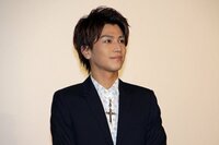 岩田剛典、水中で脱ぐシーンの撮影秘話を披露「下を脱ぐところまでワンカットで…」