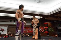 酒を飲みながらプロレスを楽しむ プロレスリングBASARAの新機軸『酒場プロレス』