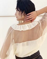 「透け感が上品」「美しいの極みですね」冨永愛、“妖艶な”バックショットに反響