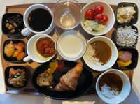 假屋崎省吾『今朝の朝食も豪勢ですね‼️』